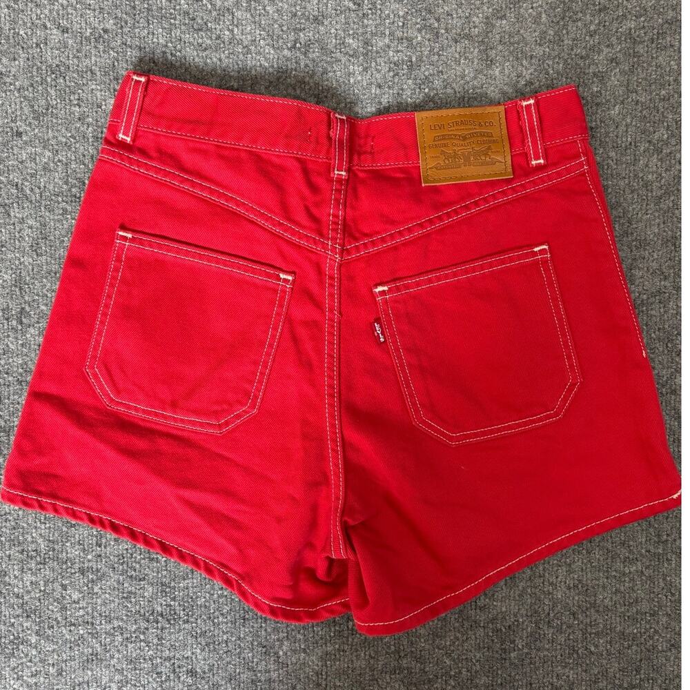 Levi’s Premium 80s Mom Shorts Size 26 Red Button Fly High Rise 4" Inseam - Picture 6 of 10